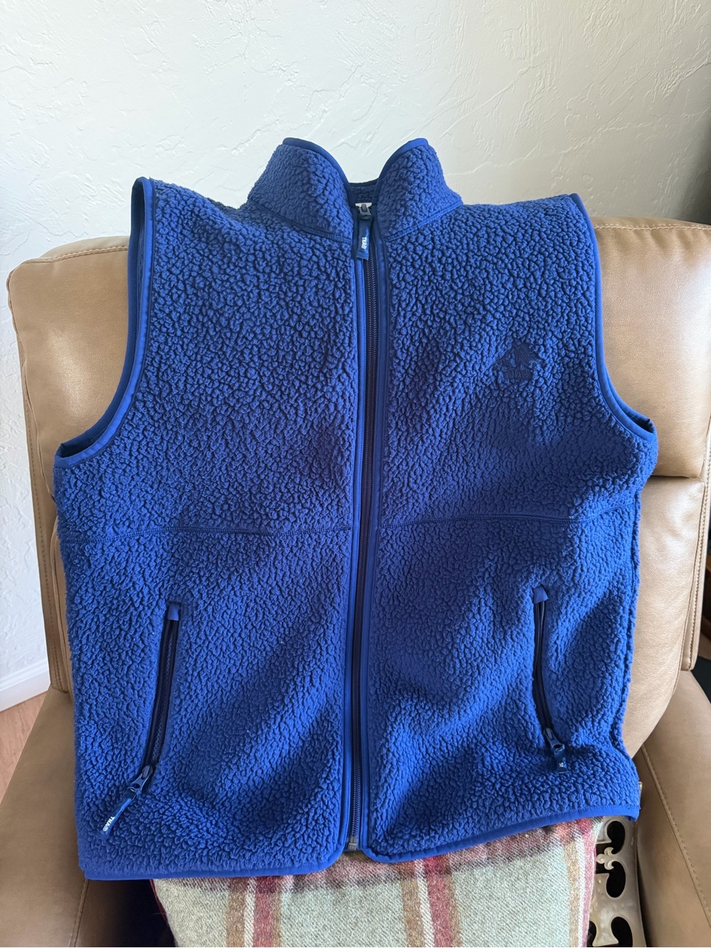 Aritzia TNA polartec vest
